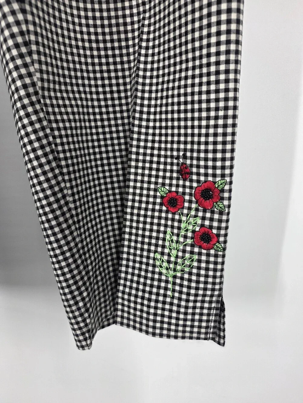 Alfred Dunner Women's Size 10 Gingham Pants Floral Embroidered Ankle Hem Black